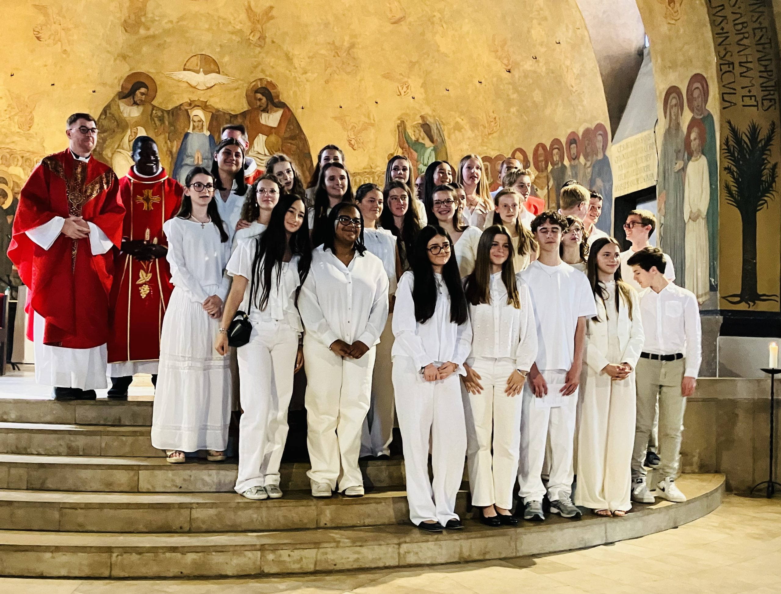 Élèves de 3e lors de leur célébration de confirmation