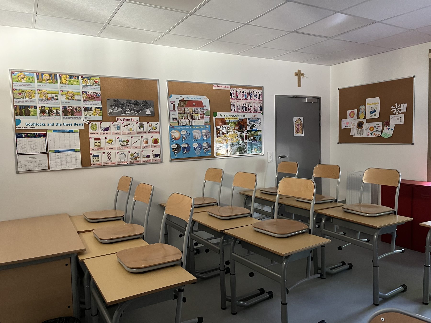 primaire-salle-classe-3 Salle de classe de l’école Saint-Joseph à Clamart